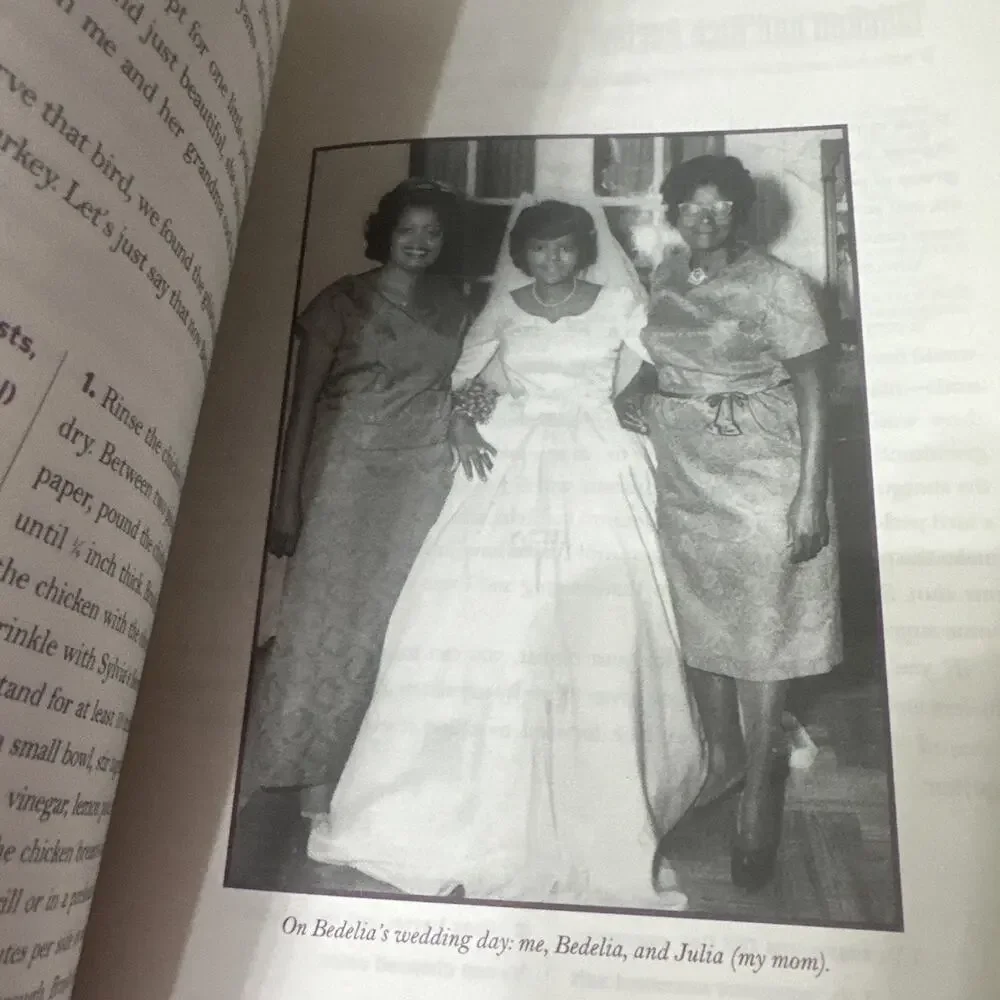 Sylvia's Family Soul Food Cookbook by Sylvia Woods‎